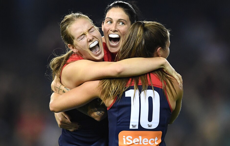 AFLW Melbourne wins onepoint thriller